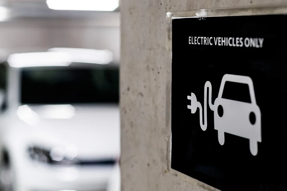 Interactive map displaying real-time electric vehicle charging stations integrated via Open Data Hub.