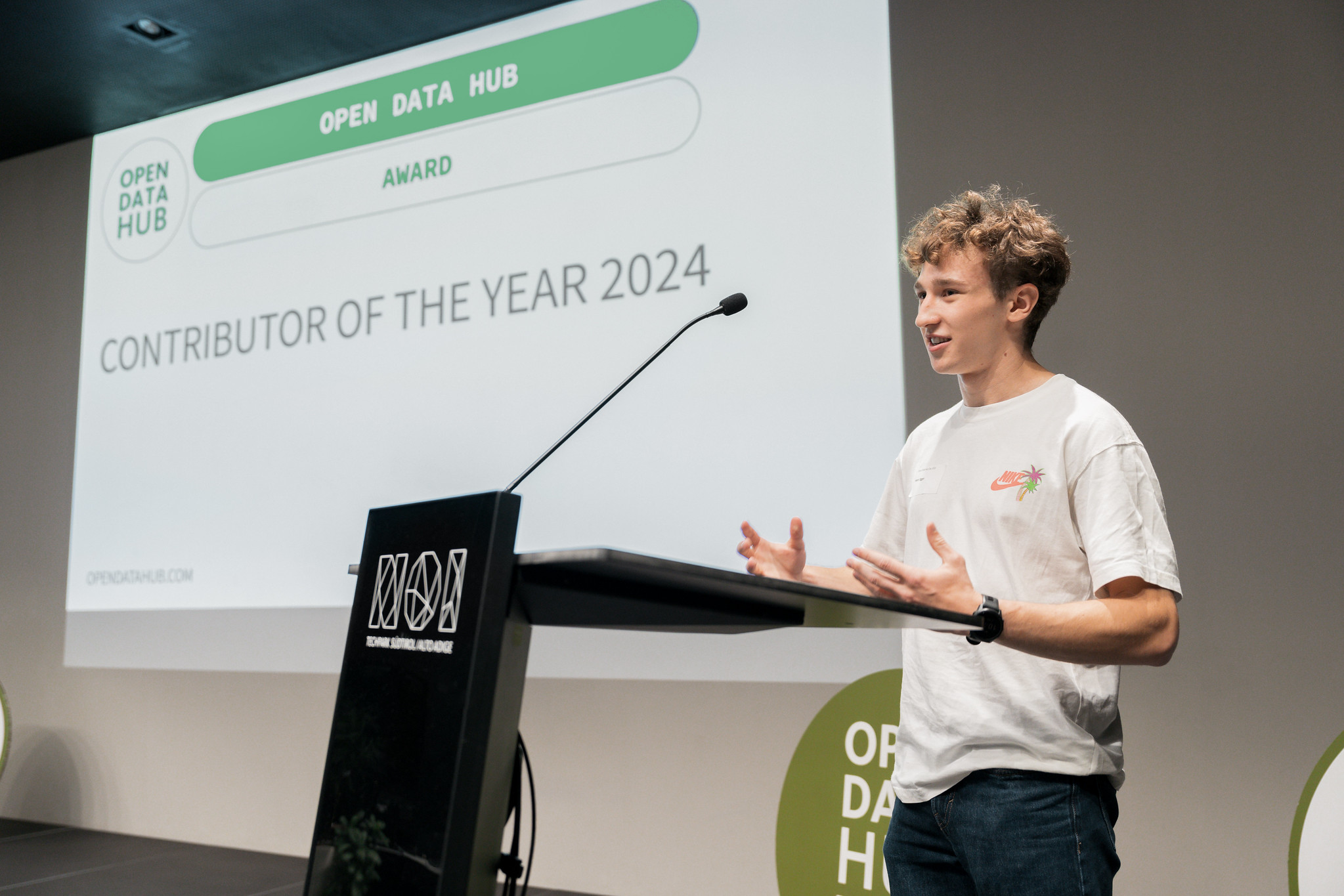Henri Egger addressing the audience during his acceptance speech at the Open Data Hub Contributor of the Year ceremony.