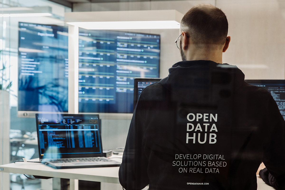 Developer working with Open Data Hub, illustrating Data Access for GTFS and GTFS-RT public transport applications.